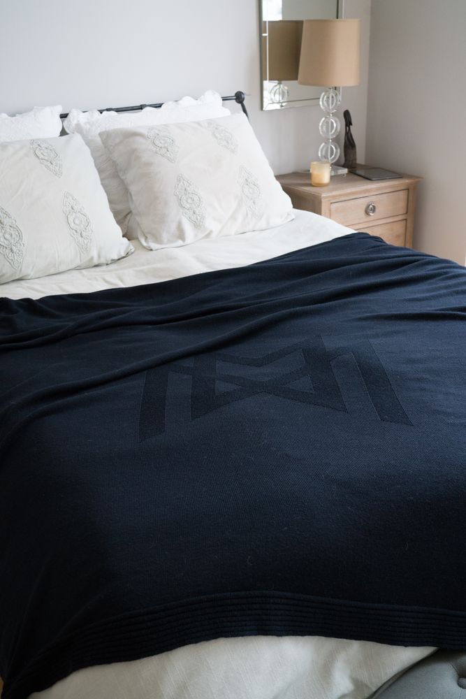 Accessoires de voyage - Plaid Laine Mérinos Extrafin Marine - LA MAISON DE LA MAILLE