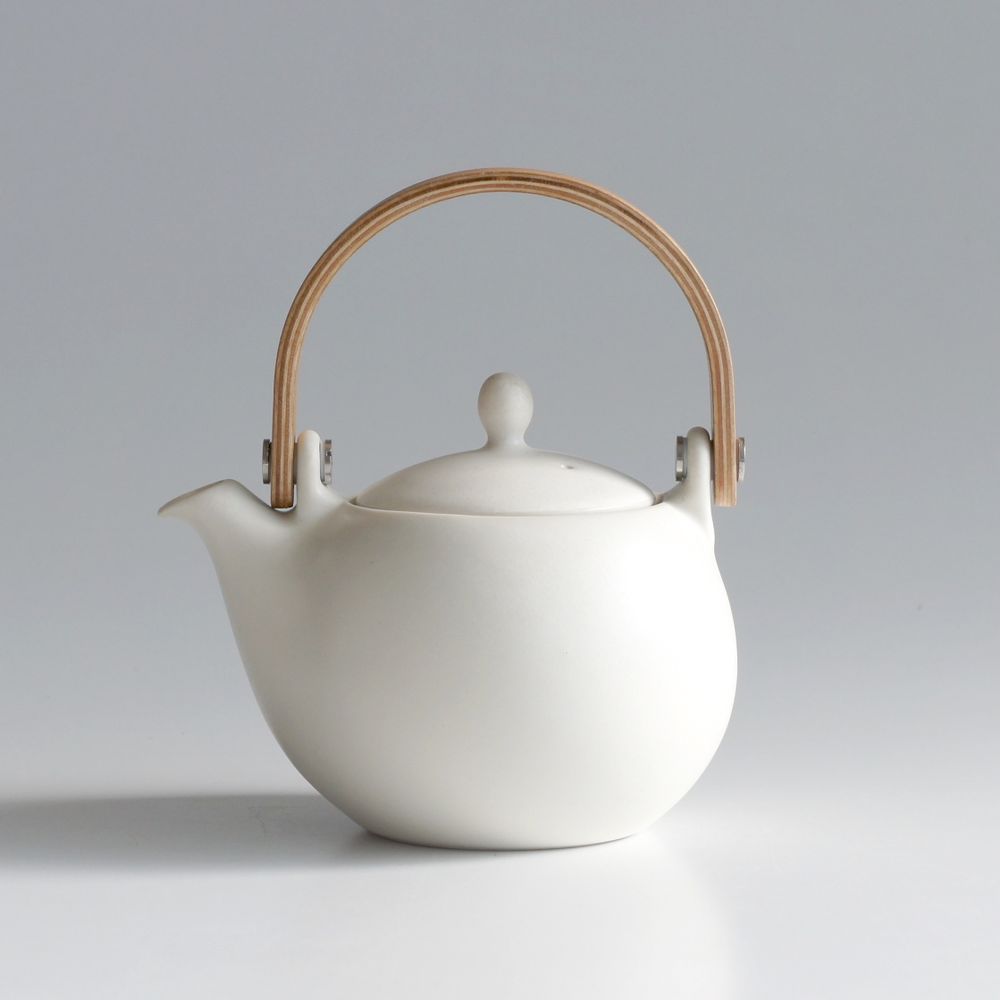 Ceramic - YUI teapot with natural wood handle (330ml, 600 ml) - SALIU