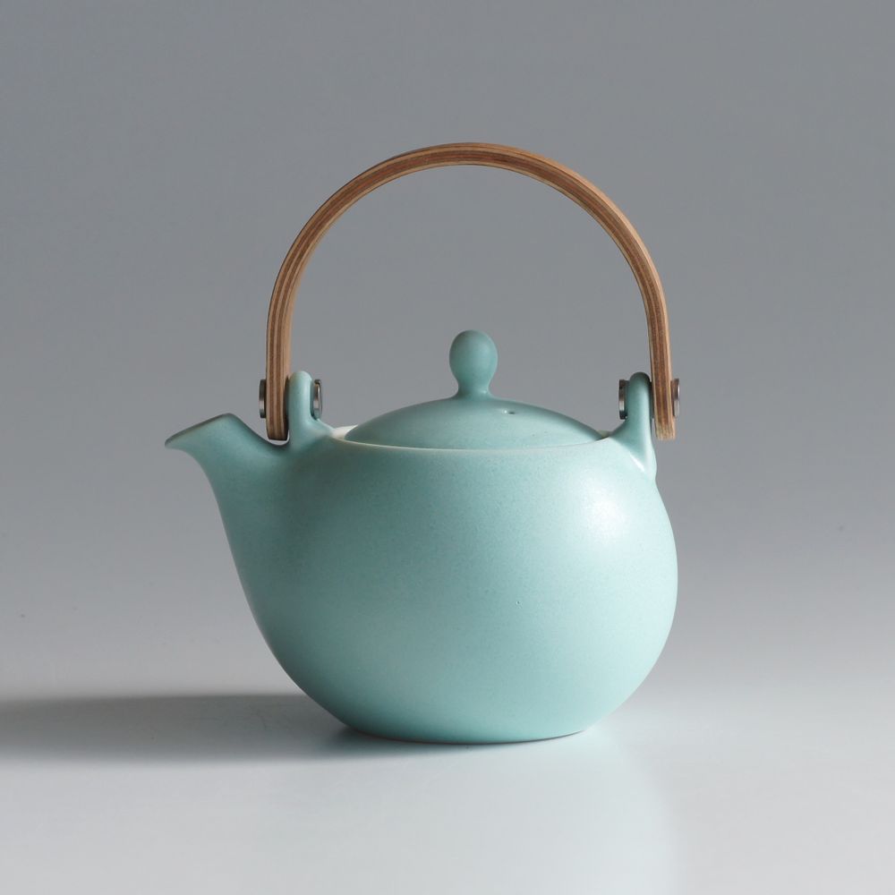 Ceramic - YUI teapot with natural wood handle (330ml, 600 ml) - SALIU