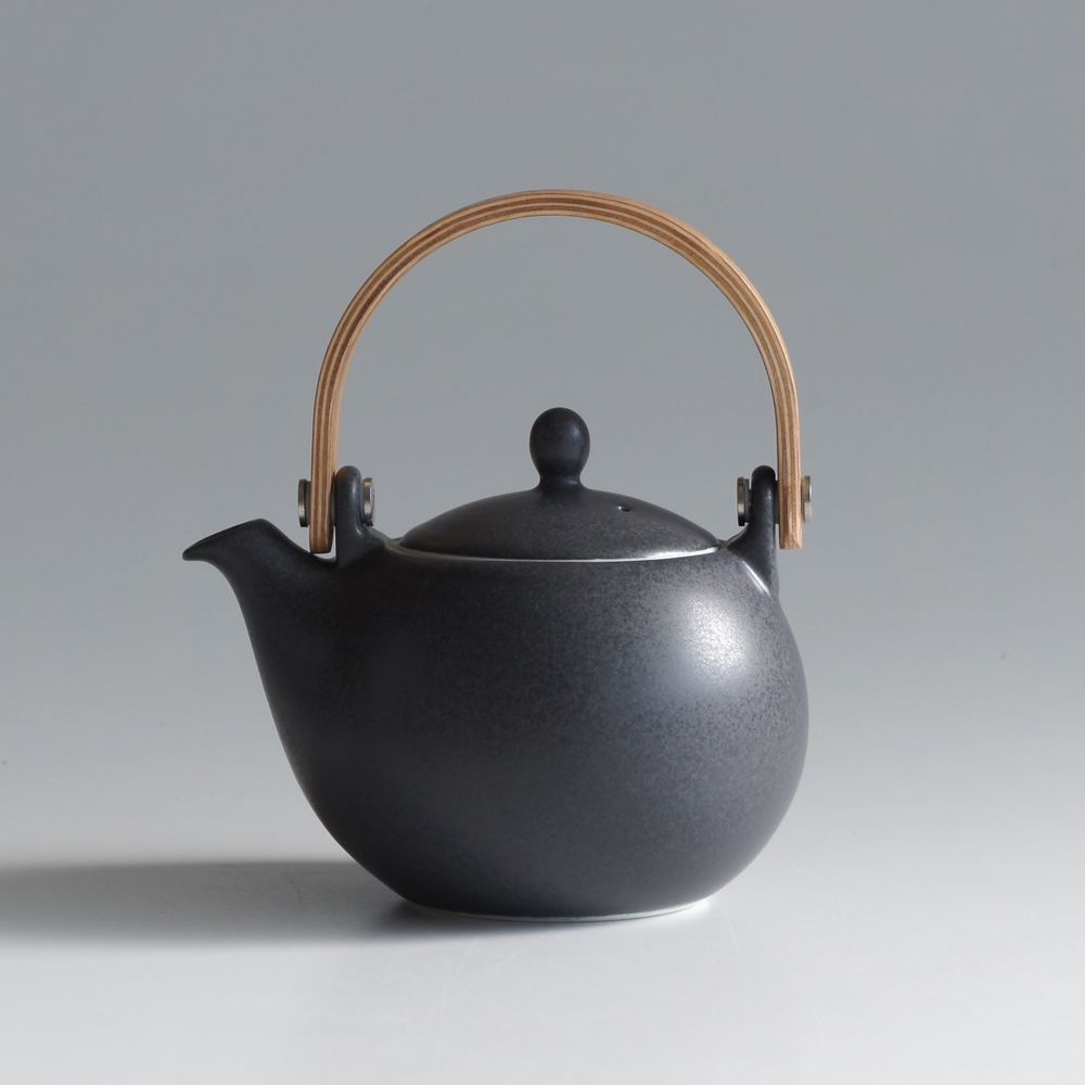 Ceramic - YUI teapot with natural wood handle (330ml, 600 ml) - SALIU