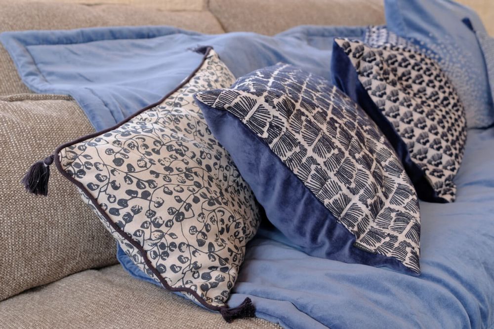 Fabric cushions - Linen Cushion Cover - Large Palm Embroidery - 60 x 40 cm - CONSTELLE HOME