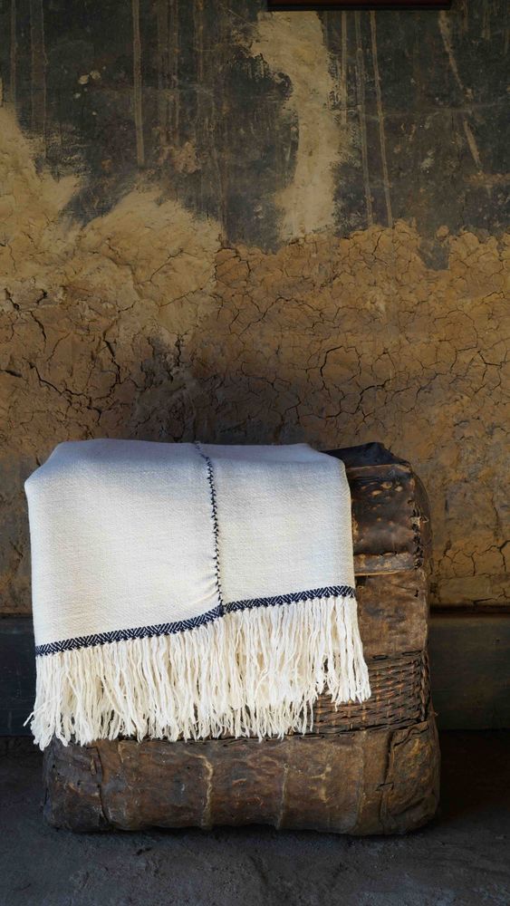 Unique pieces - Blanket White GAWA - BHUTAN TEXTILES