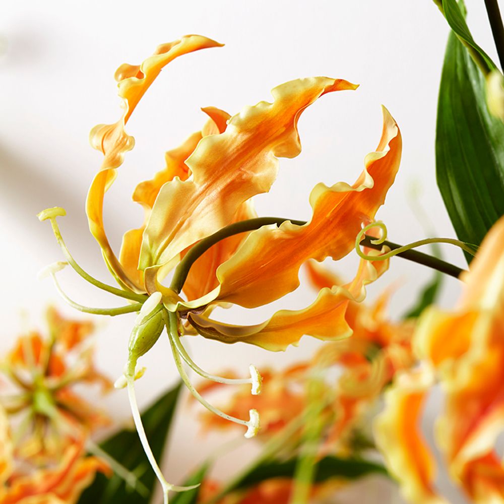 Décorations florales - Gloriosa Lily - LOU DE CASTELLANE - Fleurs artificielles plus vraies que nature - LOU DE CASTELLANE