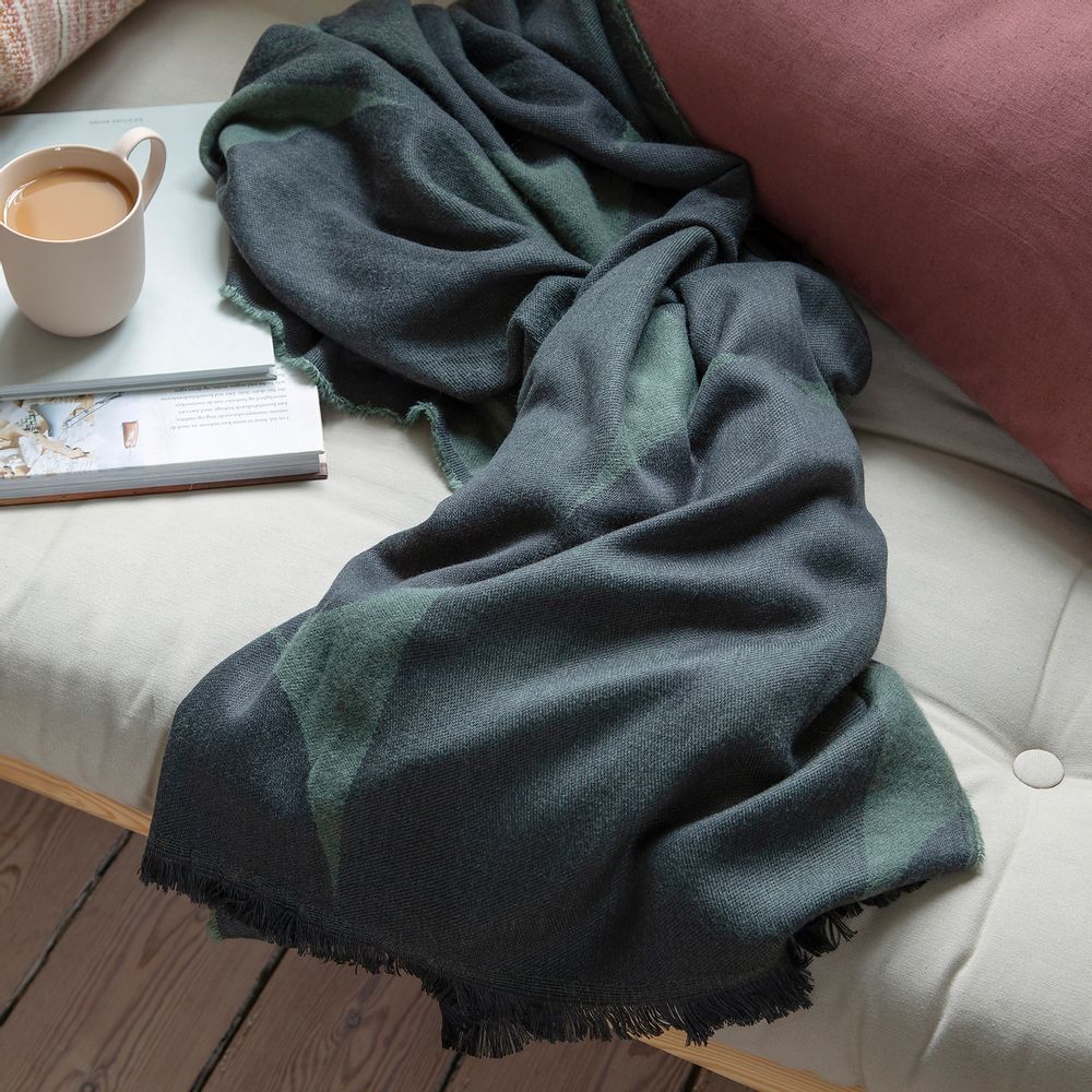 Throw blankets - LOOP throw orchid haze - NOVOFORM