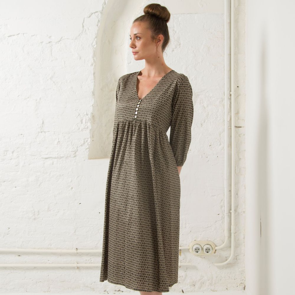Apparel - VALENCIA - A long fuide dress... feminine & contemporary - ROSHANARA PARIS