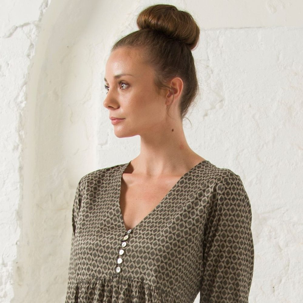 Apparel - VALENCIA - A long fuide dress... feminine & contemporary - ROSHANARA PARIS