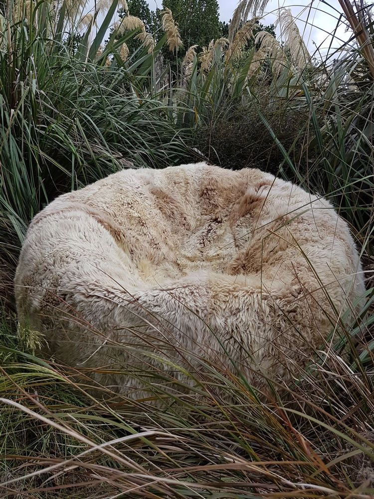 Pièces uniques - Pouf en peau de mouton - FIBRE BY AUSKIN