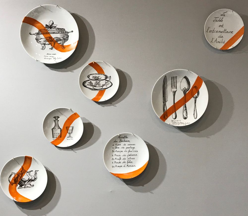 Other wall decoration - Wall installation of illustrated plates TABLE - VERONIQUE JOLY-CORBIN