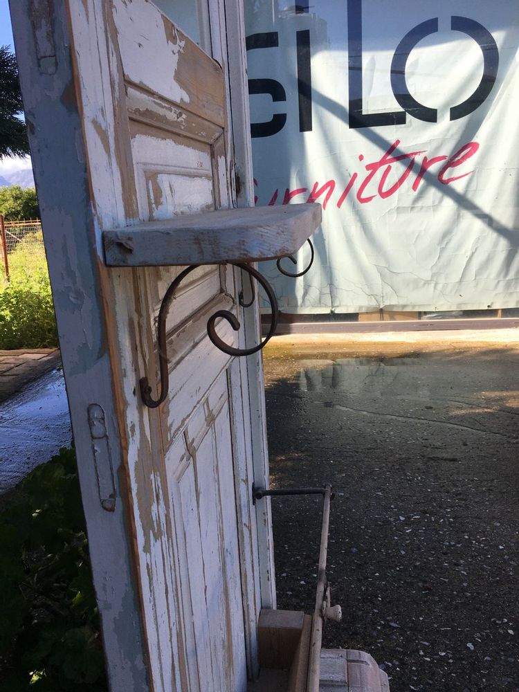 Etagères - vieux bois grec, porte de la conception de meubles du siècle précédent, miroir, cintre, décor vintage - SILO ART FACTORY