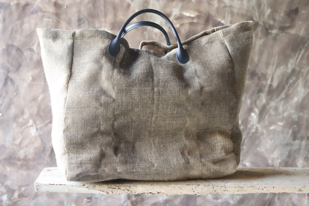 Sacs et cabas - CABAS EN TOILE DE JUTE OU COTON ENDUIT AU BITUME DE JUDEE - ANNE BACQUIE