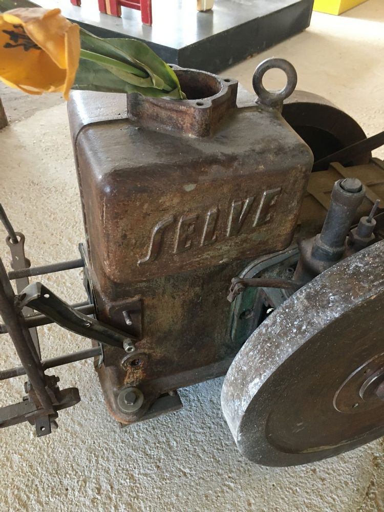 Other tables - bar-paso, server furniture, made with old machine, selve, aero engine pumping water since 1910, old rail and wooden top - SILO ART FACTORY