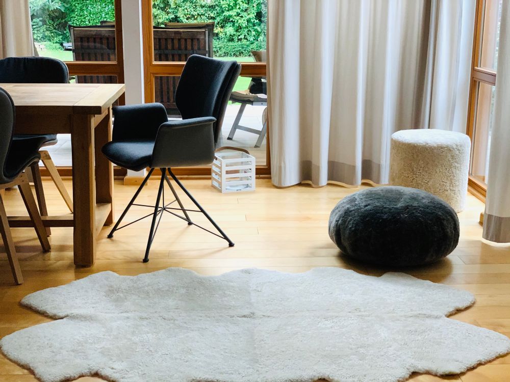 Comforters and pillows - Sheepskin Cushions - FIBRE BY AUSKIN