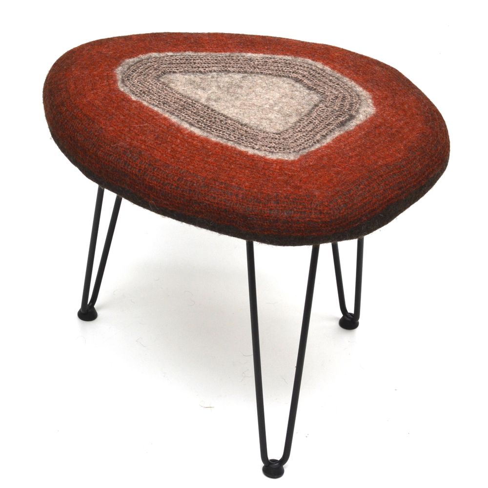Tissus d'ameublement - Tabouret forme organique en feutre de laine fait-main - GHISLAINE GARCIN MAILLE&FEUTRE