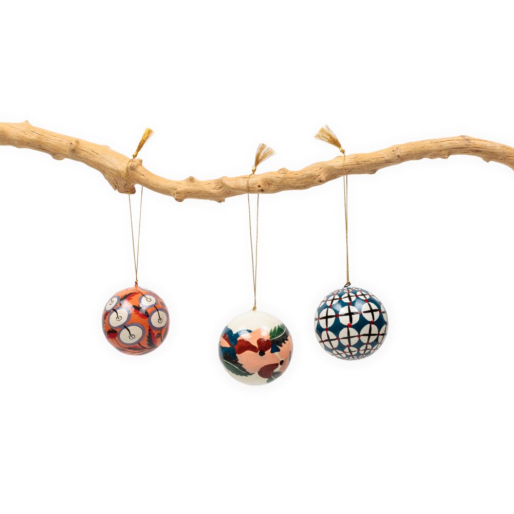 Christmas garlands and baubles - Decorative balls and stars - LE MONDE SAUVAGE BEATRICE LAVAL