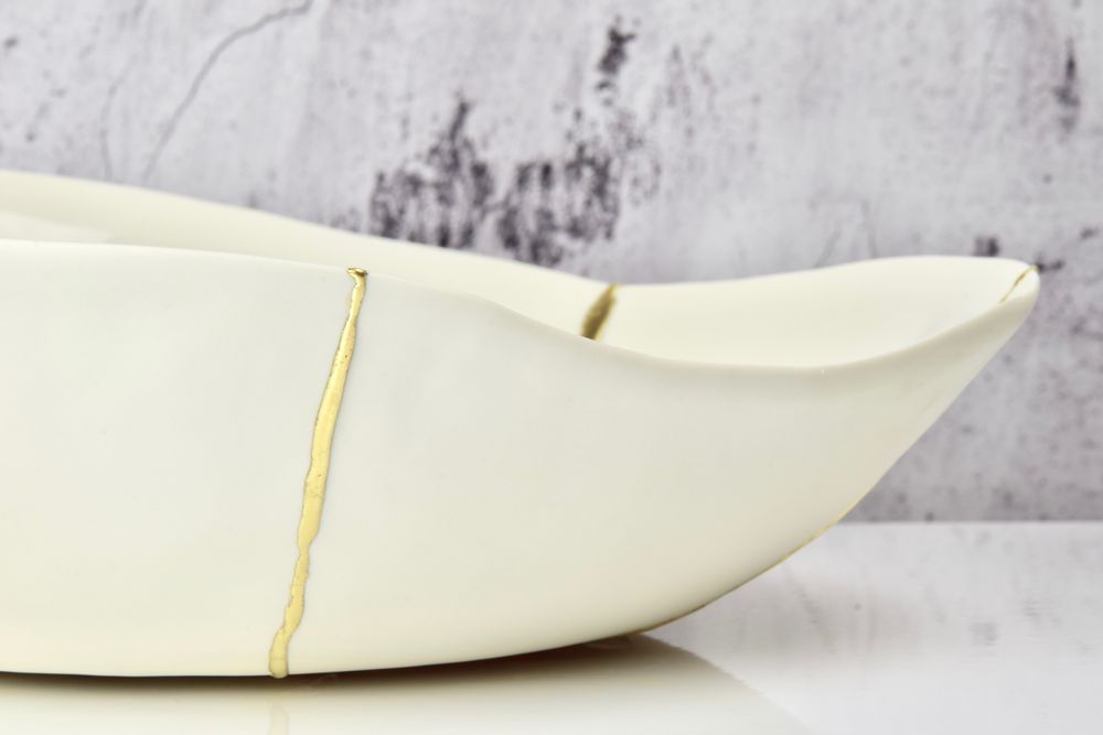 Design objects - KINTSUGI: MIDDLE TABLE, LARGE BOWL, DECORATION IN WHITE PORCELAIN AND GOLD LEAF - MAISON GALA
