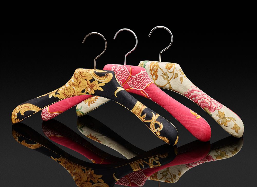 Dressings - Cintres gainés en tissu pour femmes - Collection ROYALE. - AUTHENTIQUES PARIS