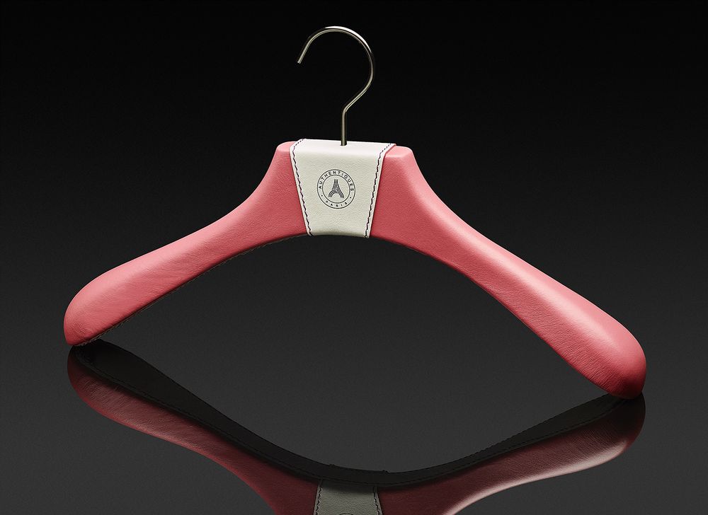 Dressings - Cintres en cuir et en hêtre. Collection Prestige - AUTHENTIQUES PARIS