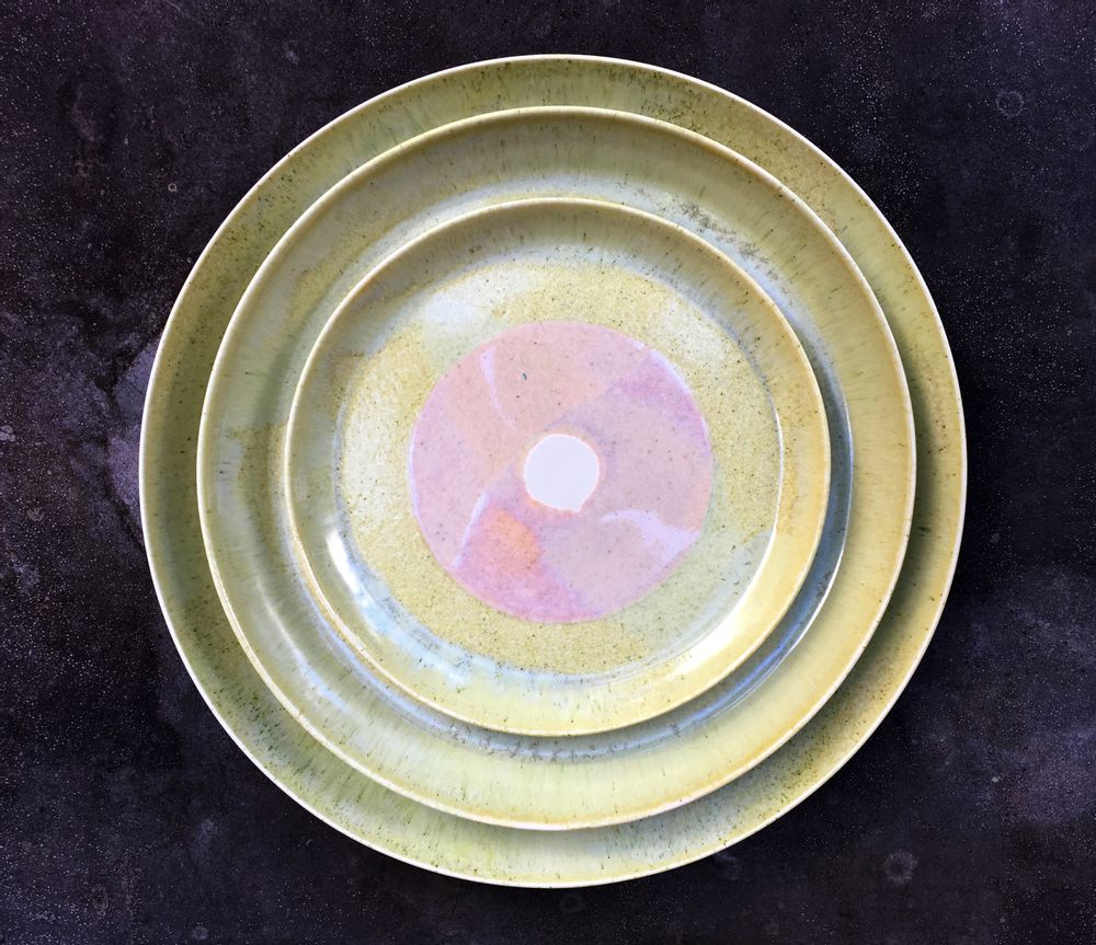 Assiettes de réception - Assiette bicolore porcelaine - MARTINE MIKAELOFF