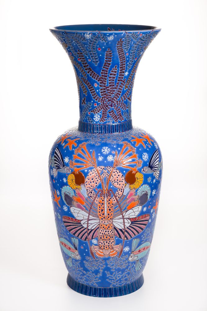Objets design - GRAND VASE À COL - PINCE-MOI / Michael CAILLOUX - - MANUFACTURE DES EMAUX DE LONGWY 1798