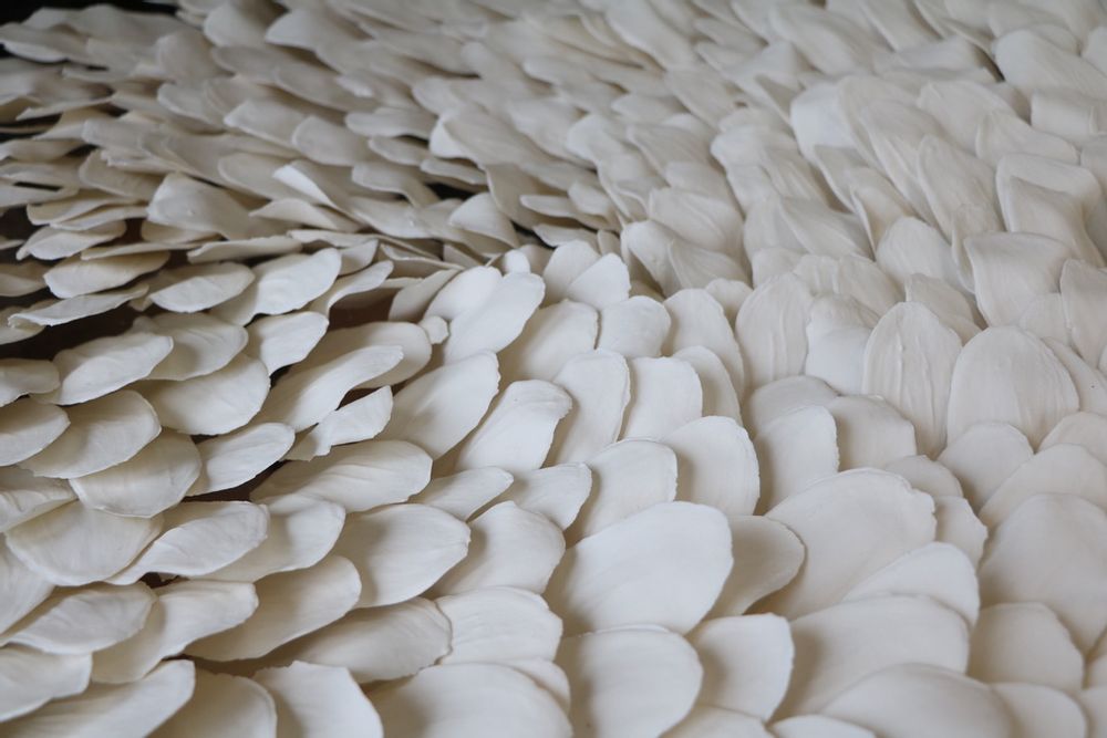 Céramique - Mezza Luce "Maïssa" - Luminaire en porcelaine - BARBARA BILLOUD