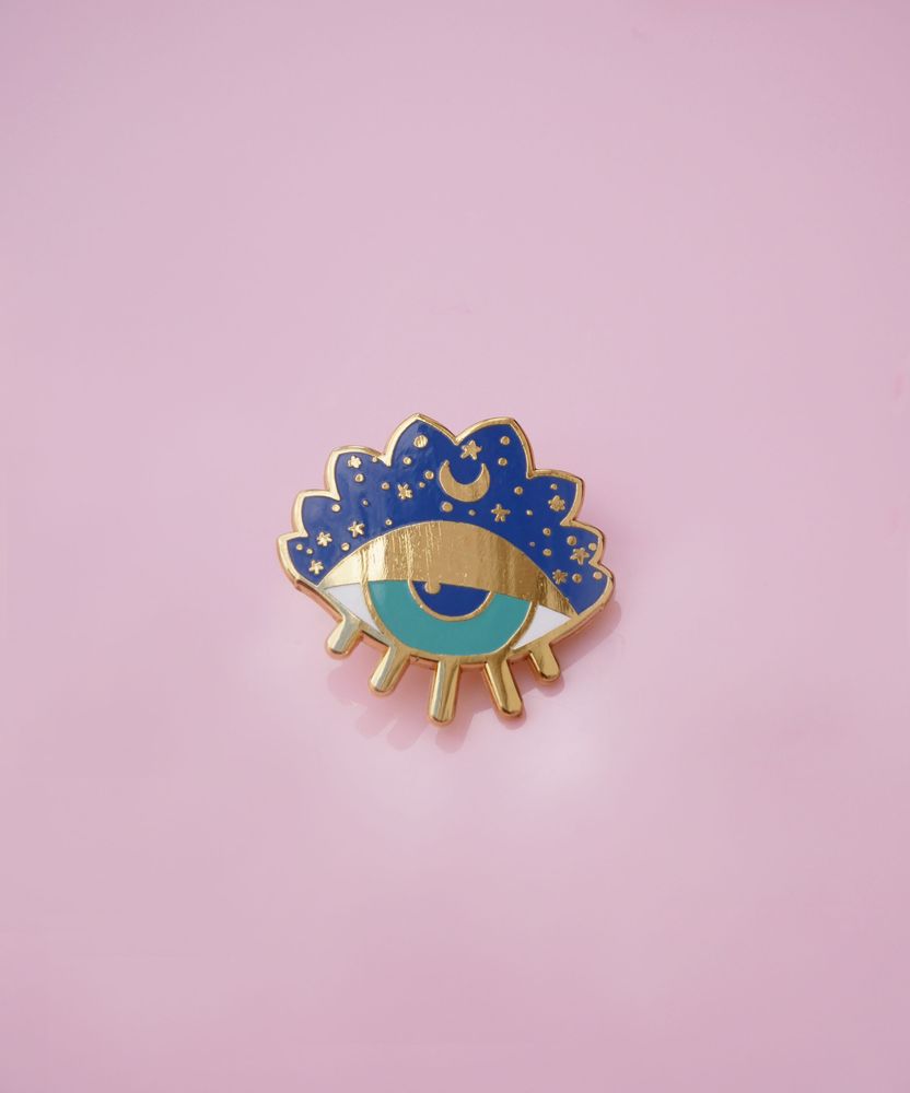 Cadeaux - Pin's œil  - MALICIEUSE