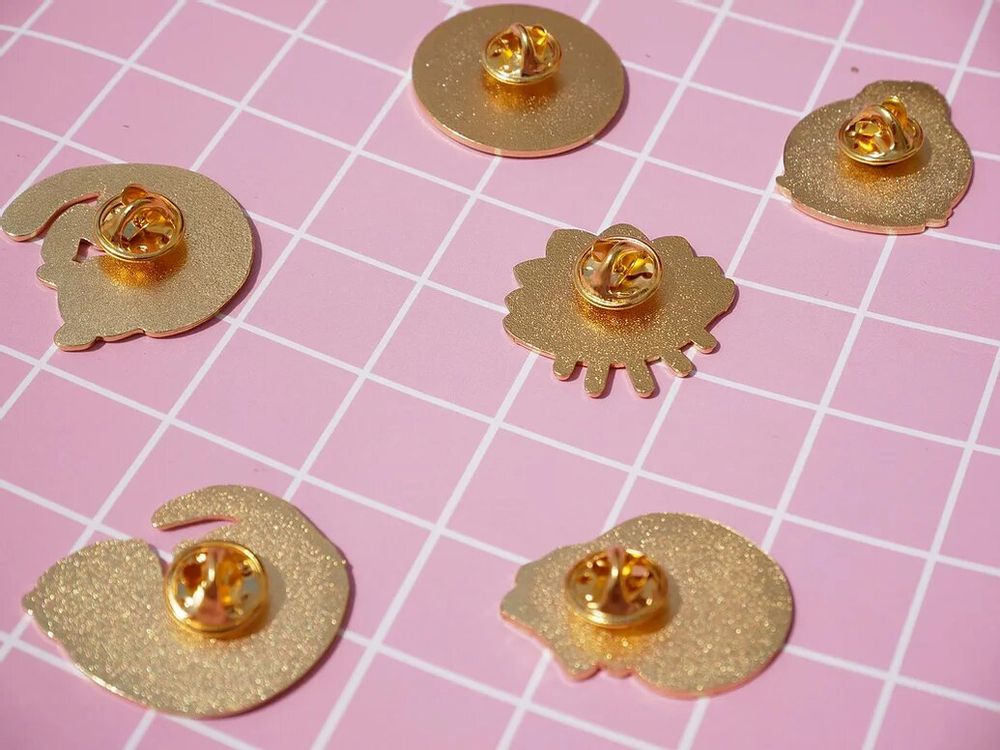 Cadeaux - Pin's œil  - MALICIEUSE