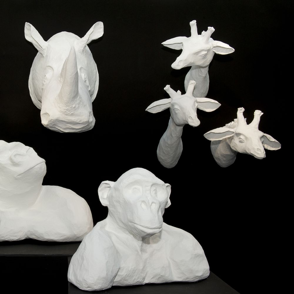 Autres décorations murales - Trophée de girafe blanche en papier mâché - Sculpture - "ELISABETH" - MARIE TALALAEFF
