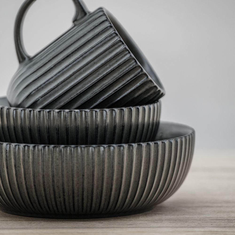 Assiettes au quotidien - Ensemble de salle à manger HUGO - SAPOTA LTD.