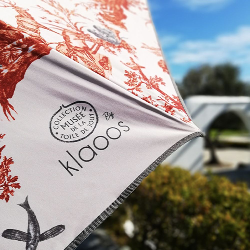Objets design - Parasol de terrasse - Toile de Jouy by Klaoos Ocre - Klaoos. - KLAOOS