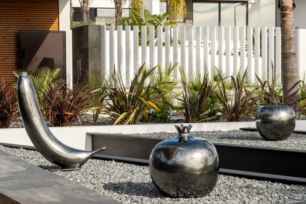 Outdoor decorative accessories - metallic & chrome varnish - BULL & STEIN