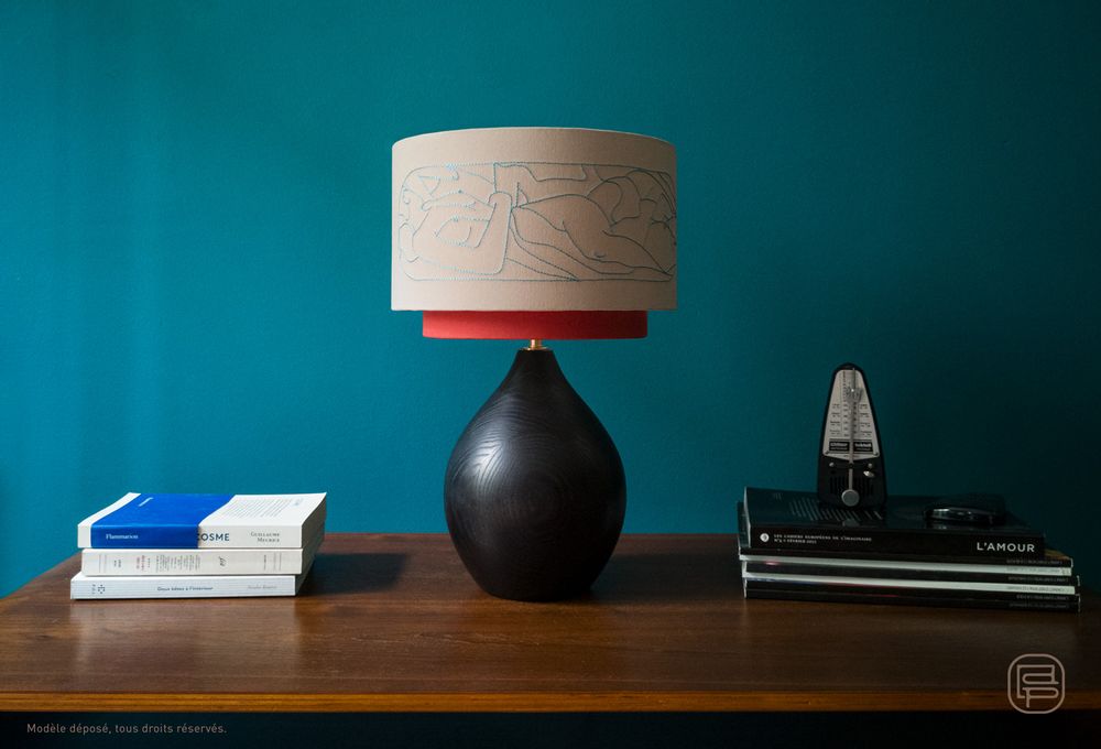 Objets design - Lampe Petia, abat-jour brodé - LOU DE PRAY