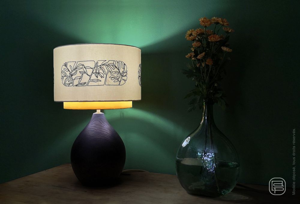 Objets design - Lampe Thais, abat-jour brodé - LOU DE PRAY