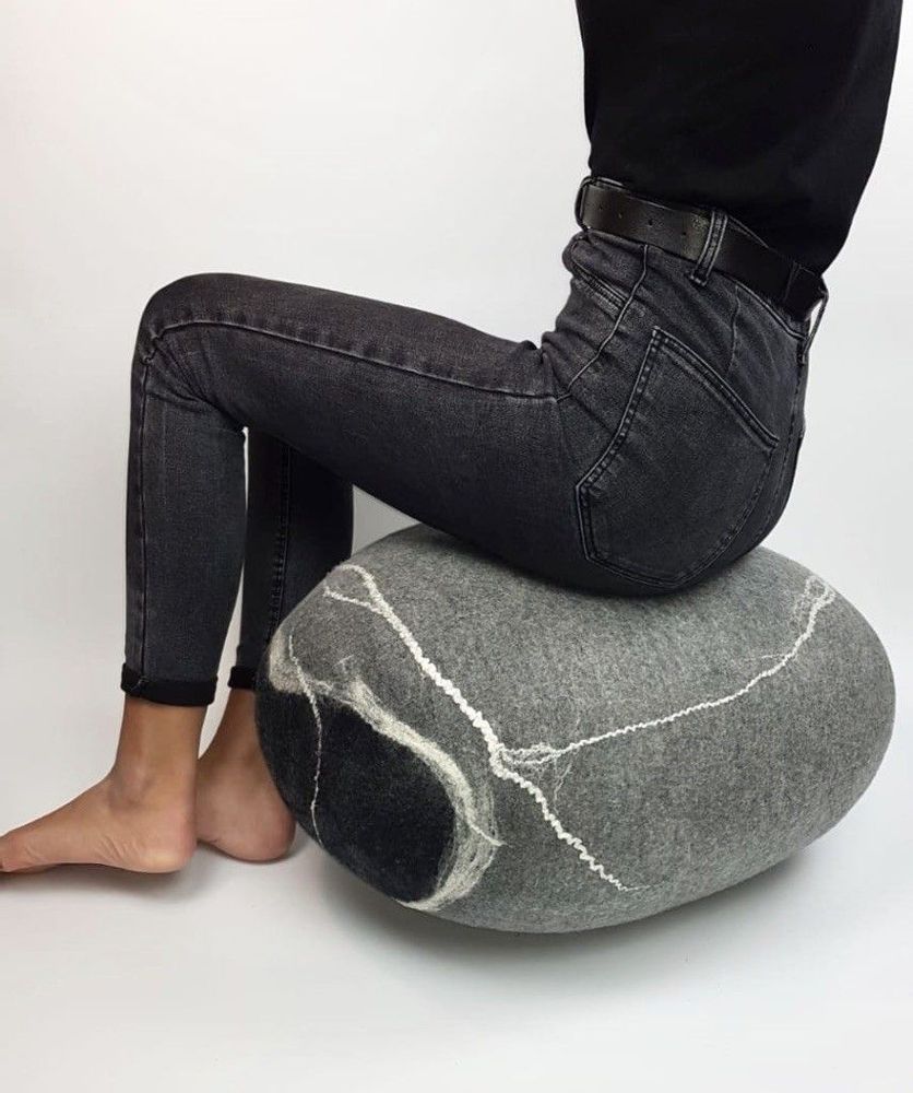 Coussins -  Coussin de sol en laine feutrée, collection Pierre - KAYU
