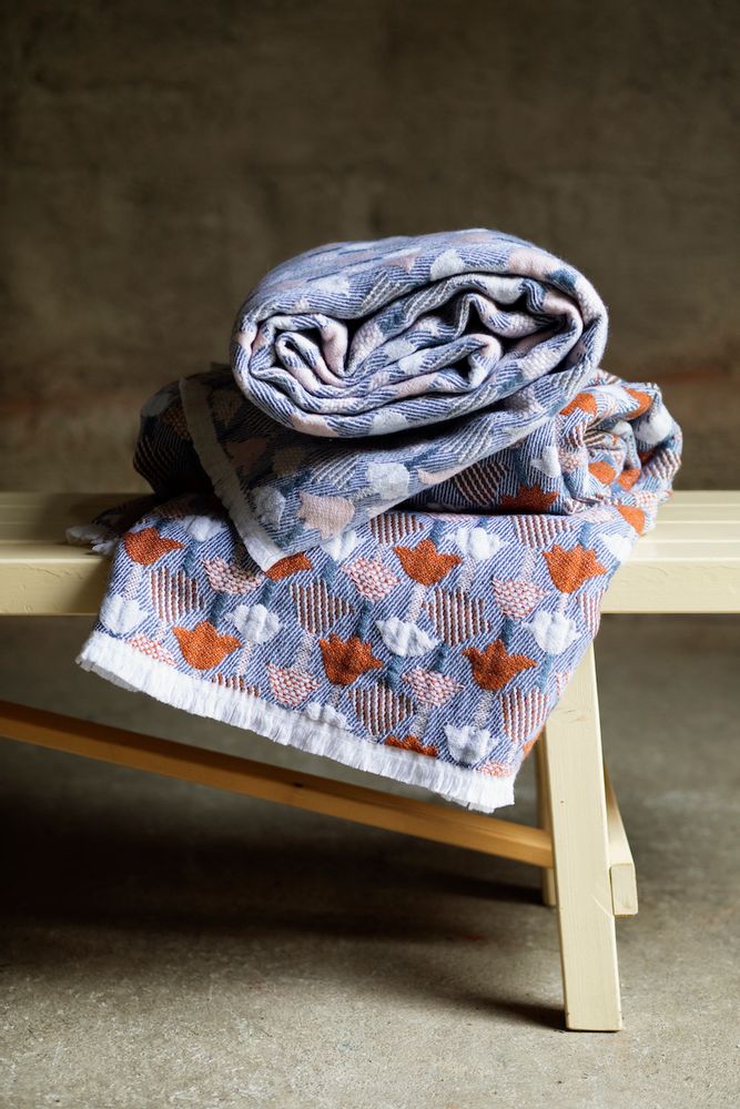 Throw blankets - TULPPAANI blanket - LAPUAN KANKURIT OY FINLAND