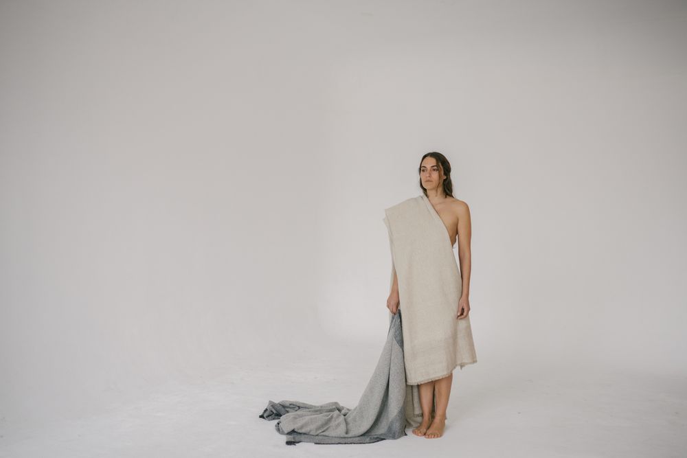 Homewear - Couvertures et coussins en cachemire filés à la main - MIRROR IN THE SKY
