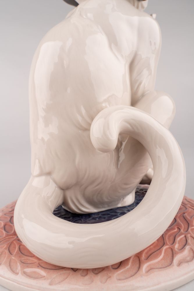 Sculptures, statuettes and miniatures - Little Monkey - Lladró Handmade Porcelain - LLADRÓ