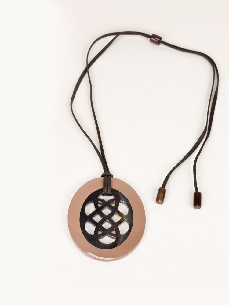 Bijoux - Oval pendant in hoof and lacquer - L INDOCHINEUR X RIVÊT