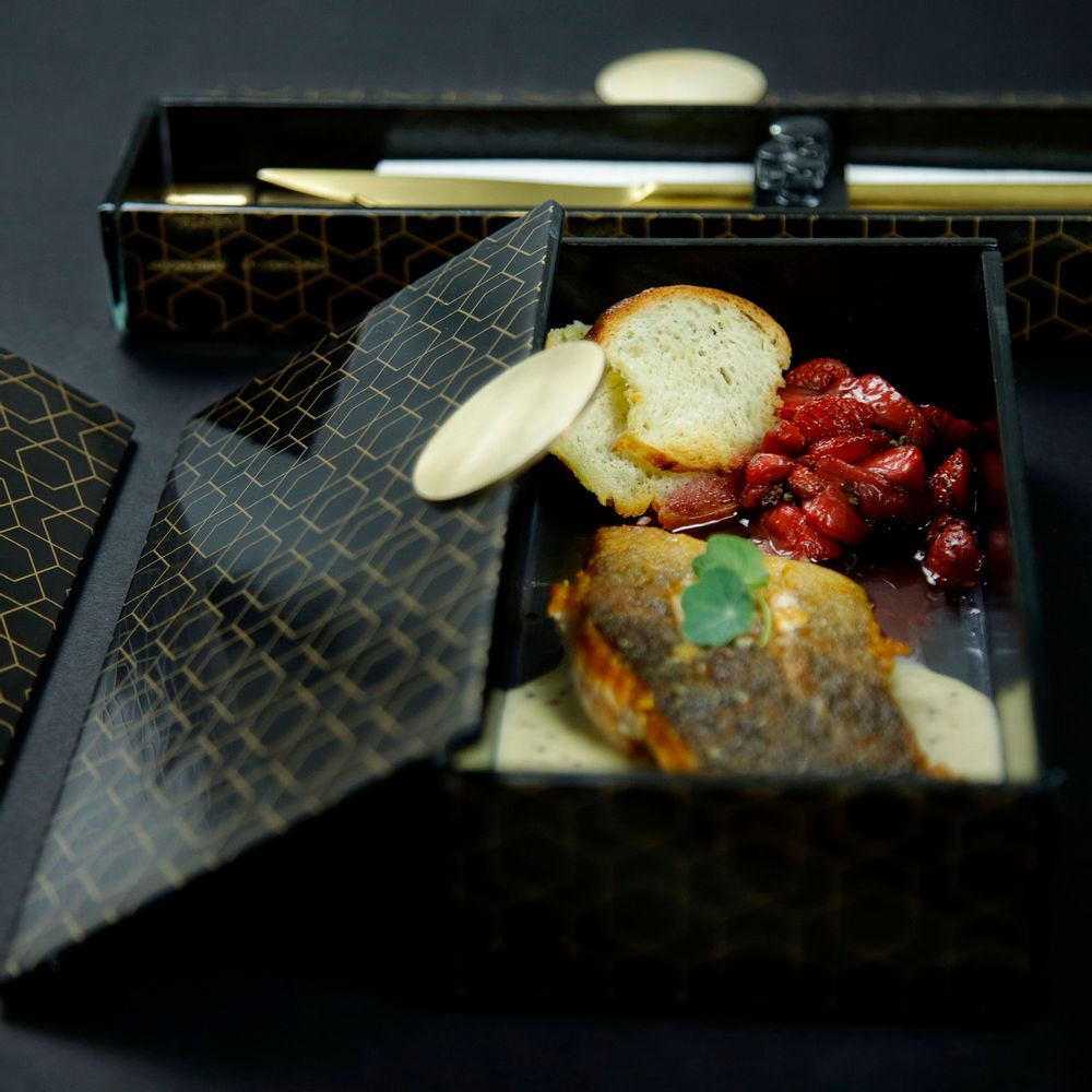 Caskets and boxes - Small rectangular Bento Box, black and gold - MYGLASSSTUDIO