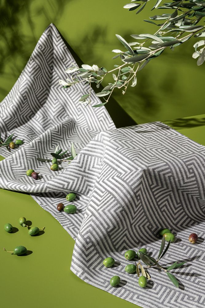 Table linen - MEANDER Table cloth - FORTSCHRITT BERLIN / HOFFMANN LEINENWEBEREI