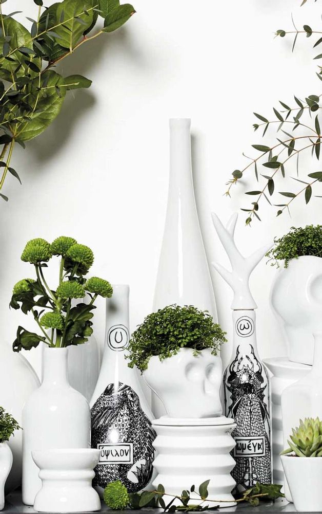 Céramique - BOUTEILLE DÉCORATIVE EN PORCELAINE - OMEGA - PORCELAINE DU LOT VIREBENT