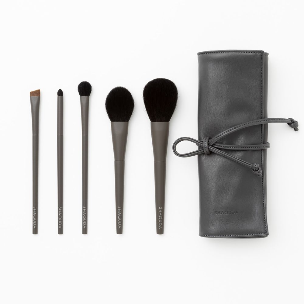 Design objects - 5 Brushes & Makeup Brush case, OWN Collection - SHAQUDA