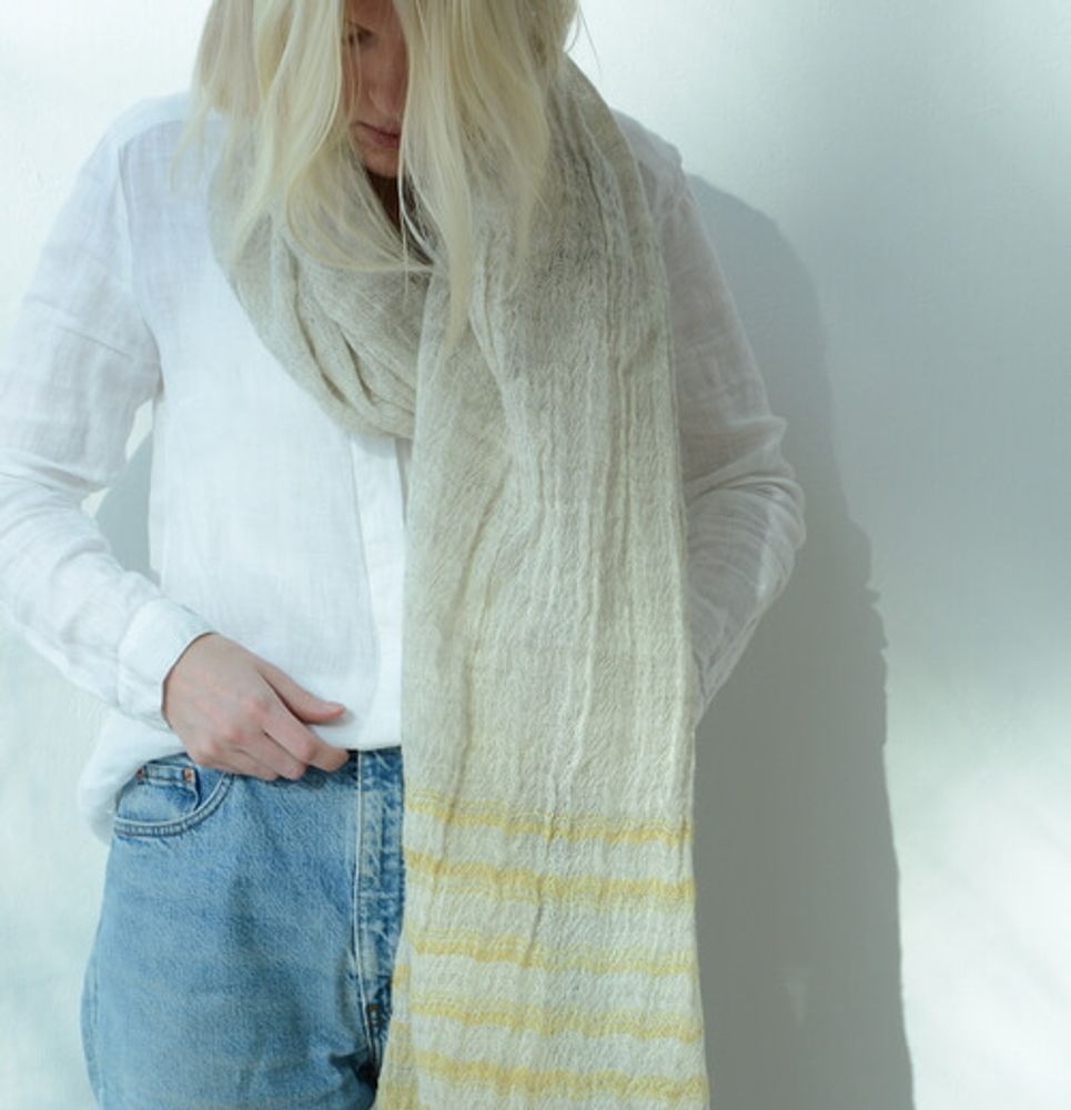 Foulards et écharpes - Foulard finlandais en laine d'agneau teint végétal, Sarastus - BONDEN