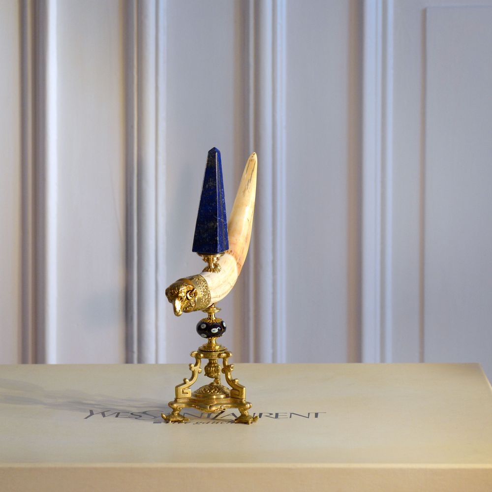 Unique pieces - Unique Art Piece Warthog Tooth, Rock Crystal Obelisk - DUPONT BERLIN