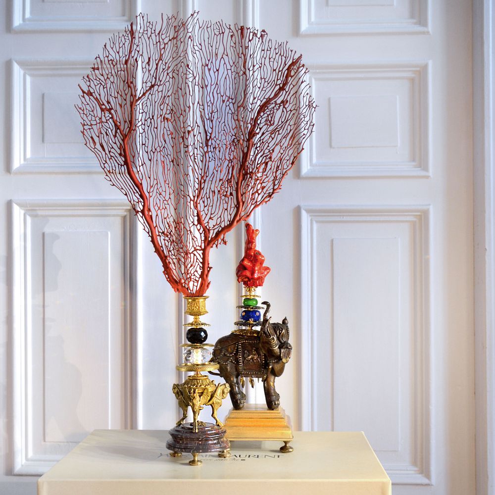 Console table - Gorgonia, red painted assembled on an antique ink pot - DUPONT BERLIN