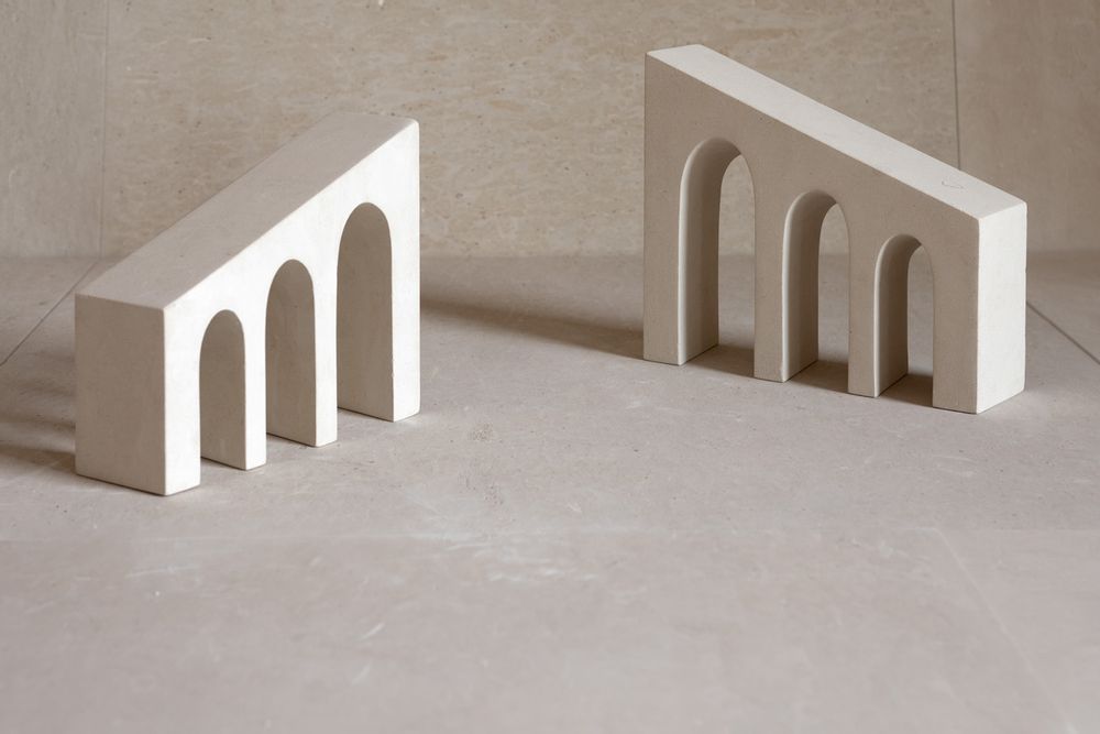 Decorative objects - Metafisica bookends - PIMAR ITALIAN LIMESTONE SPECIALIST