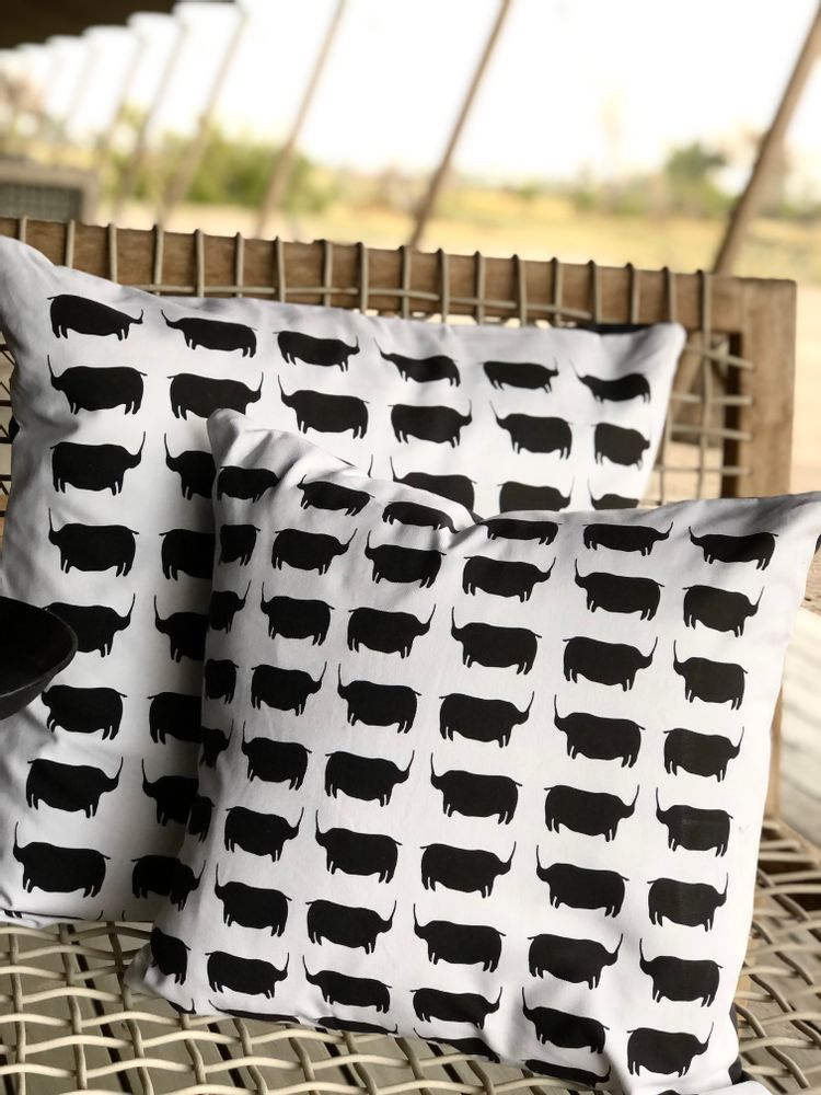 Coussins textile - COUSSIN RHINOCÉROS NOIR TSODILO - SOMETHING SINCERE