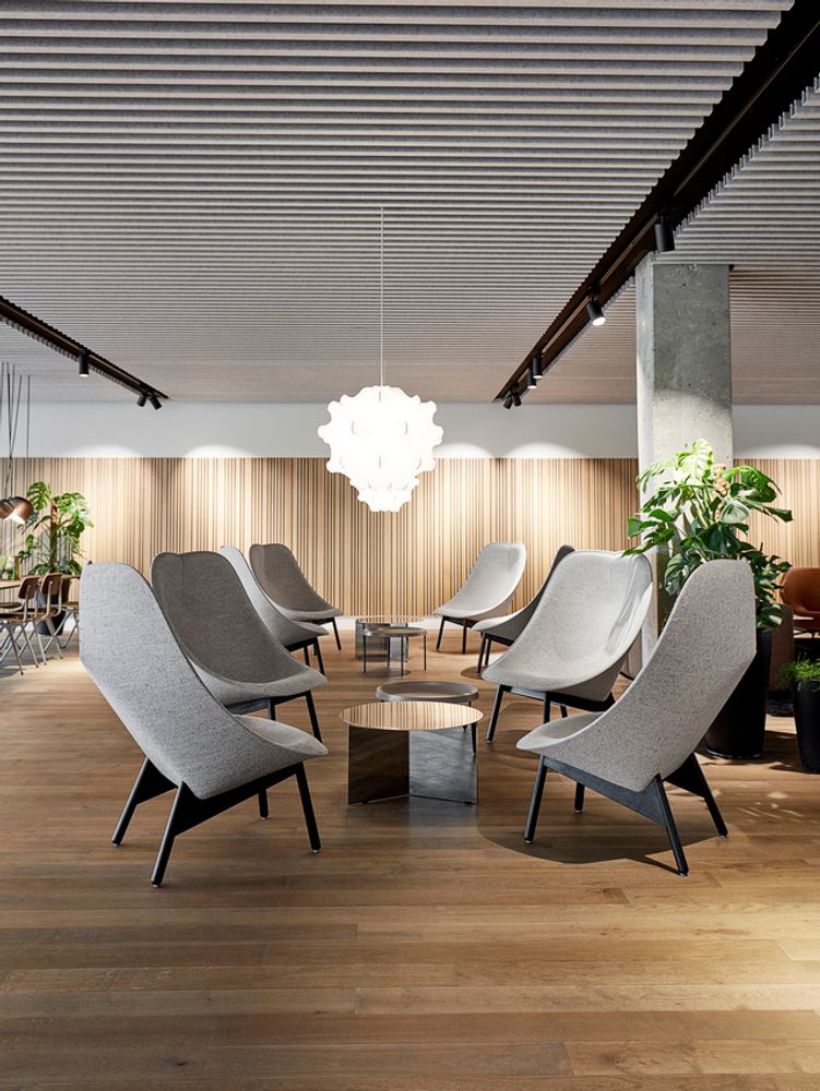 Mobilier et rangements pour bureau - Fauteuil Lounge et ottoman Uchiwa - HAY