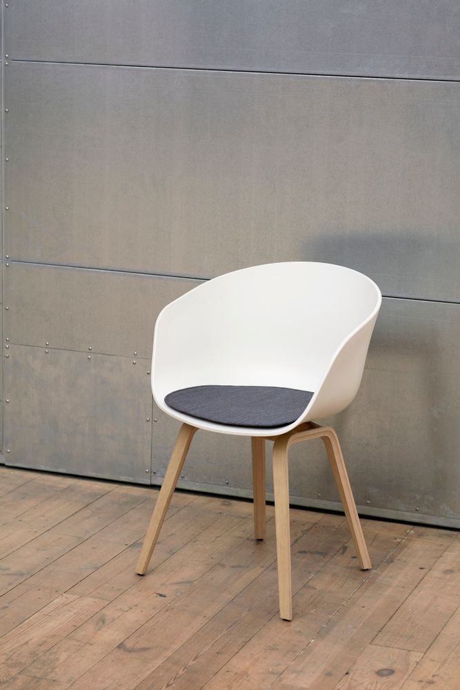 Office seating - Collection About a Chair (AAC) - HAY