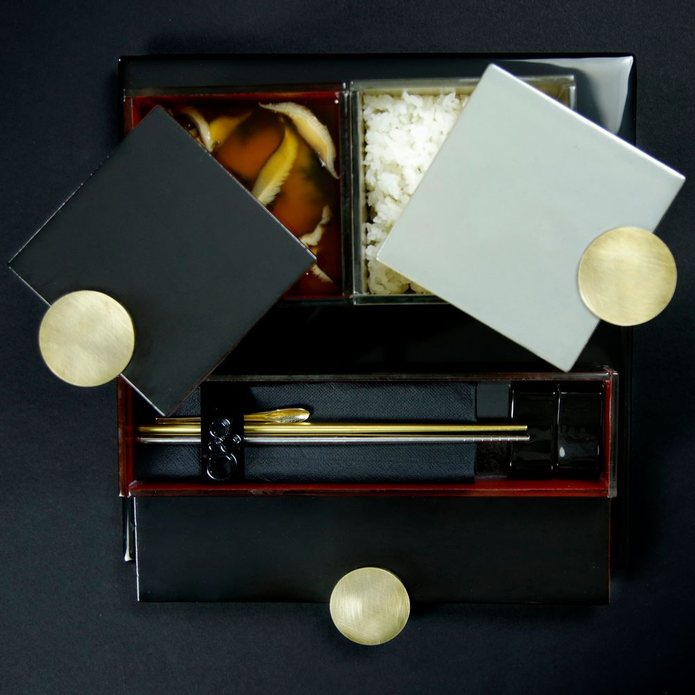 Coffrets et boîtes - Petite boîte à bento carrée, noir et rouge - MYGLASSSTUDIO