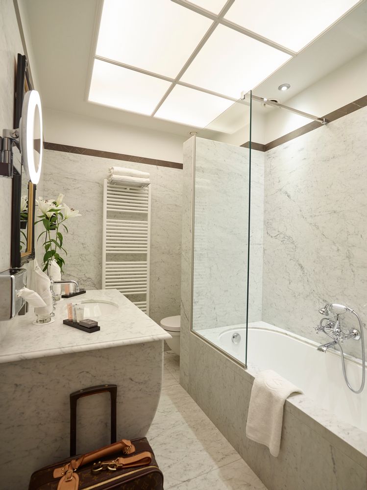Robinetterie - 1920-1921 | Mélangeur bain-douche mural avec flexible, douchette et fourche haute - RVB